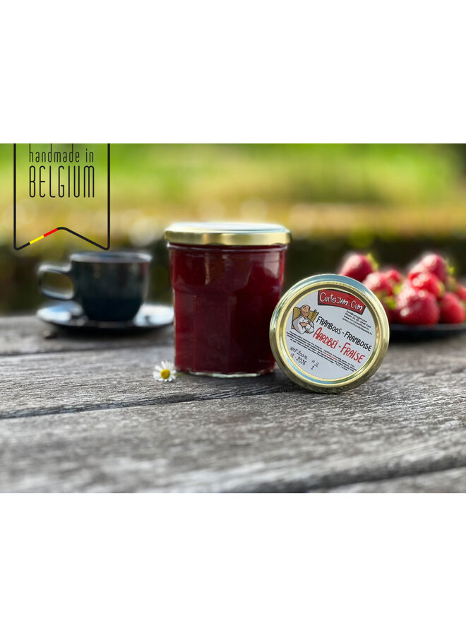 Süße Erdbeeren treffen auf spritzige Himbeeren – eine klassische Kombination, handgemacht mit weniger Zucker. Ideal fürs Frühstück oder zum Backen.
