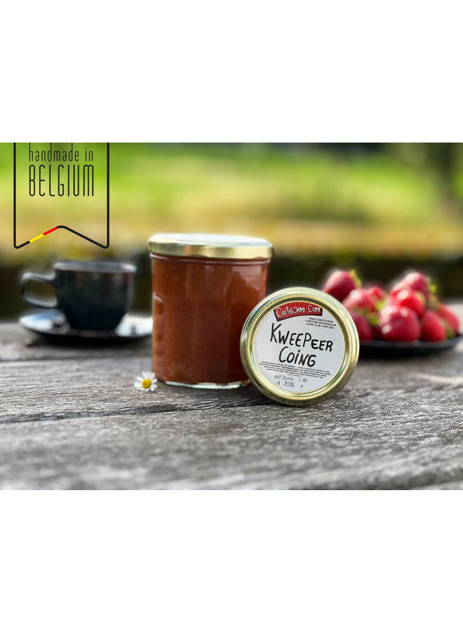 Artisanal quince jam with a soft hint of vanilla – perfect for breakfast or dessert.