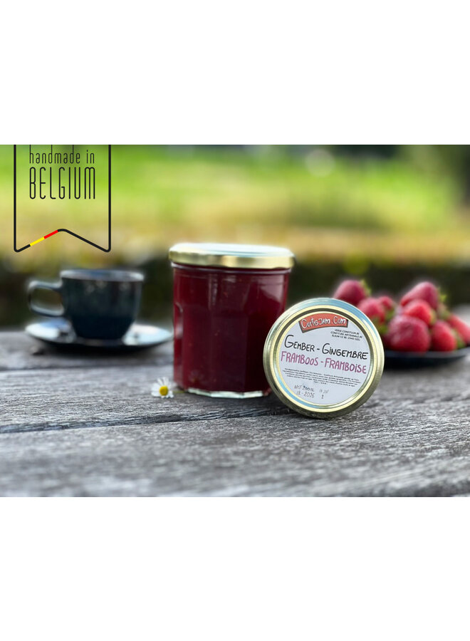 This sweet jam blends the tangy freshness of raspberries with the spicy warmth of ginger – prepared with extra sugar for a full-bodied taste.