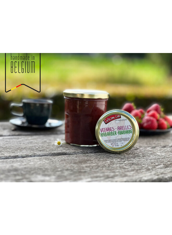 Fruchtig-herb und frisch: Diese handgemachte Konfitüre kombiniert Preiselbeeren mit Rhabarber – mit reduziertem Zuckergehalt.