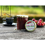 Une confiture artisanale au goût vif et fruité, mêlant airelles acidulées et rhubarbe fraîche. Préparée avec moins de sucre.