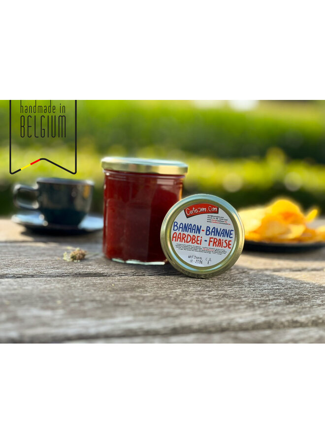Confiture douce à la fraise et à la banane, artisanale et moins sucrée. Idéale pour les enfants ou le petit-déjeuner.