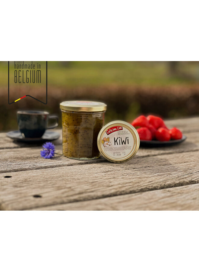 Fruchtige Kiwi-Konfitüre mit frischer Note, handwerklich hergestellt und mit weniger Zucker für einen natürlichen Geschmack.