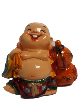 Goudkleurige kleine happy boeddha, met hoeloe vrucht