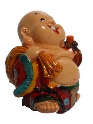 Goudkleurige kleine happy boeddha, met hoeloe vrucht