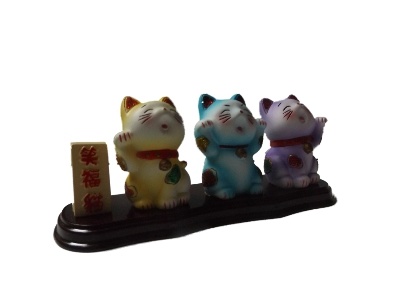 3 Lucky cat op plankje