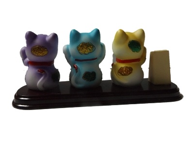 3 Lucky cat op plankje