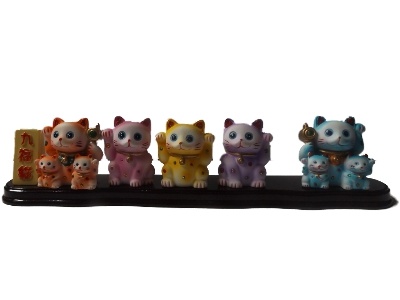 5 Lucky cat op plankje