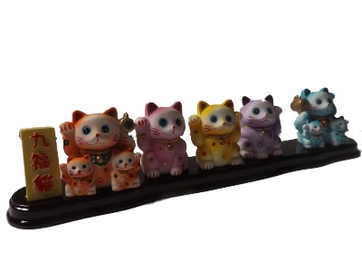 5 Lucky cat op plankje