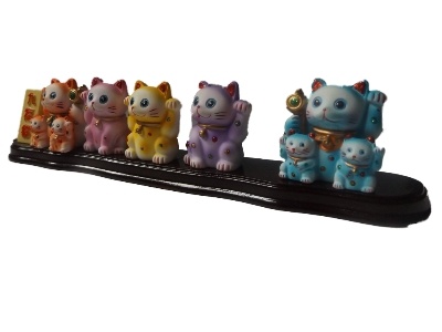 5 Lucky cat op plankje