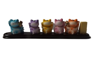 5 Lucky cat op plankje