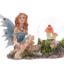 Bloemen Fee zittend met een sneeuwbol C