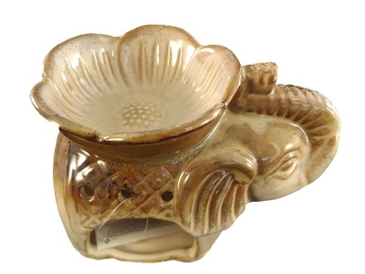 Olifant Draagt Bloemen Keramiek Oliebrander