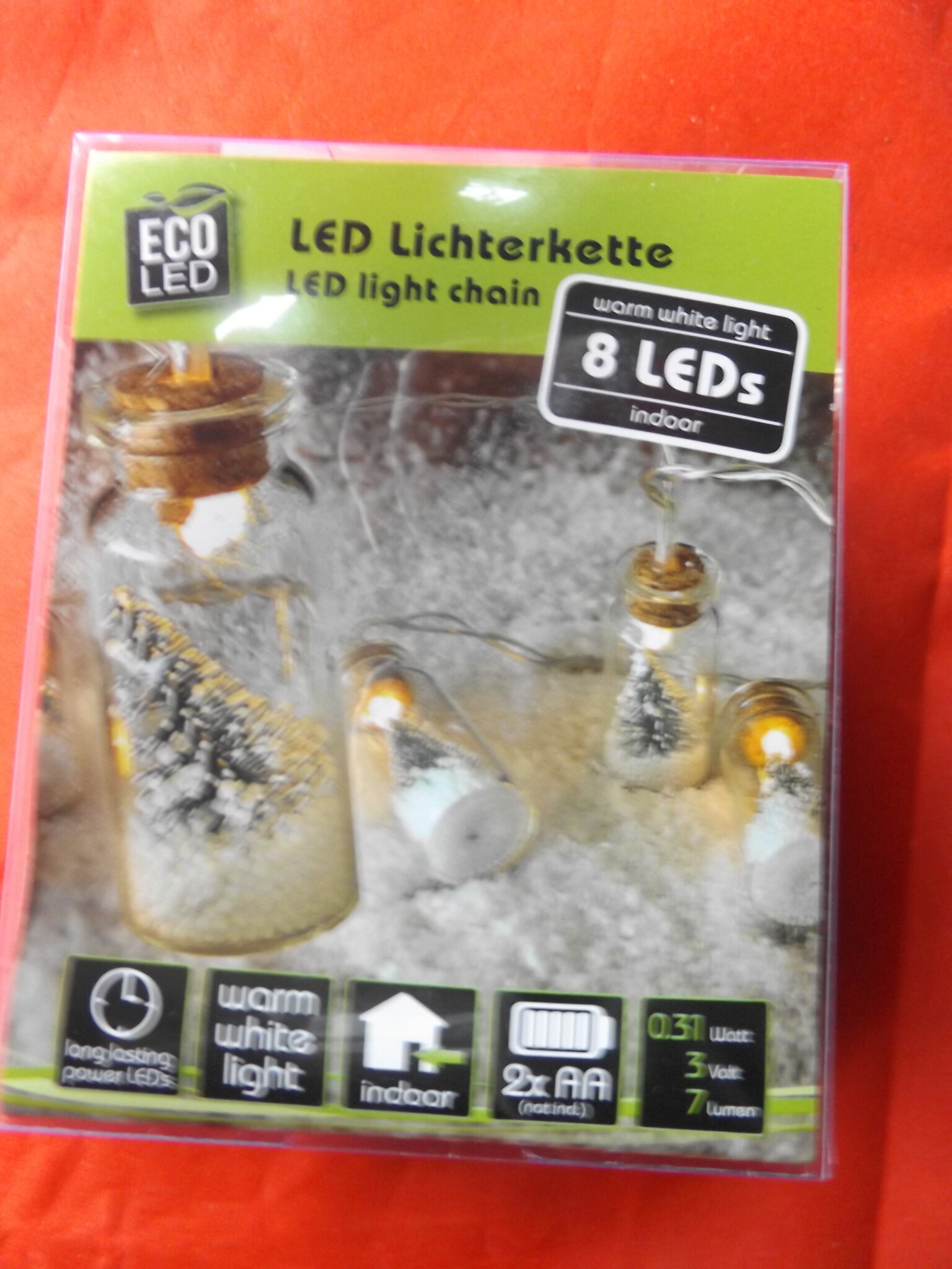 LED verlichtingslinger met 8 flesjes boom en sneeuw