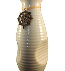 Keramiek Oliebrander met Chinees hangertje, 17cm