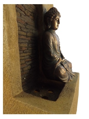 Boeddha met muur fontein