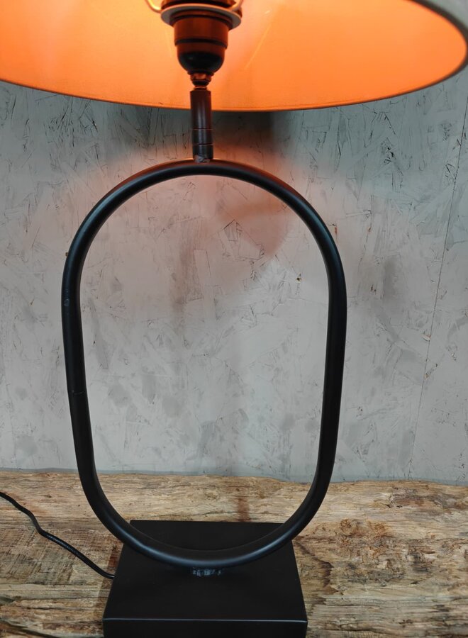 Tafellamp Zwart Ovale Voet Met Kap – Modern Design