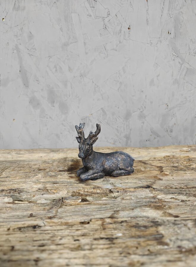 Decoratiebeeld Hert Liggend – Stoer en Sfeervol