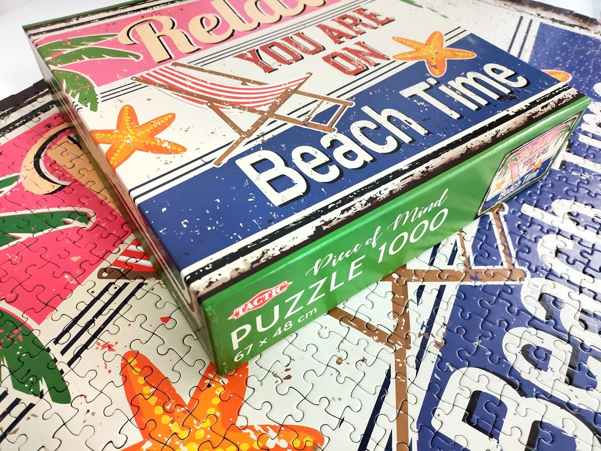 Tactic Beach Time – Puzzel – 1000 stukjes – Zomerse Tekstpuzzel – Rustgevend Ontwerp – Hoogwaardige Scandinavische Kwaliteit