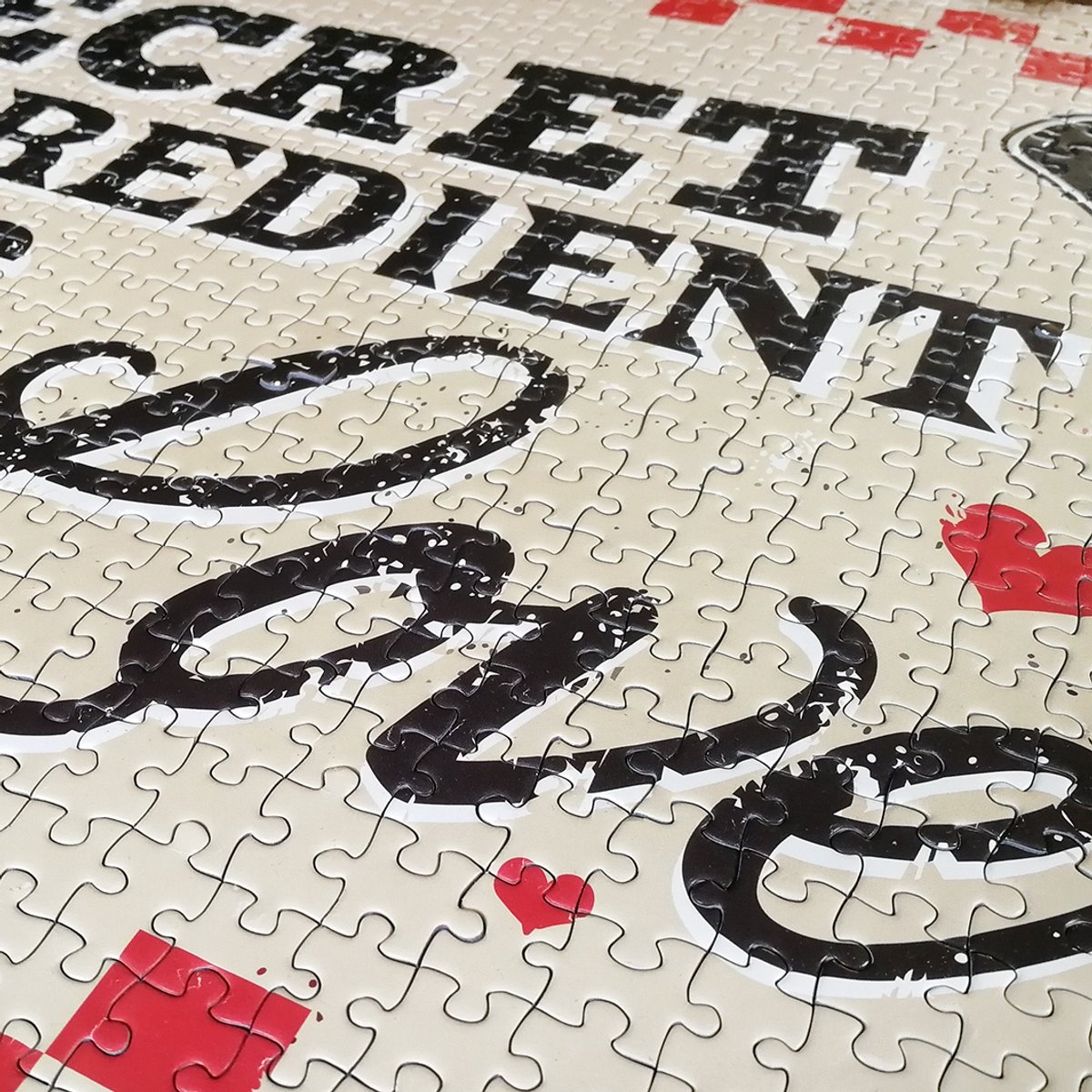 Tactic The Secret Ingredient Is Love – Puzzel – 1000 stukjes – Warme Tekstpuzzel – Rustgevend Ontwerp – Hoogwaardige Scandinavische Kwaliteit