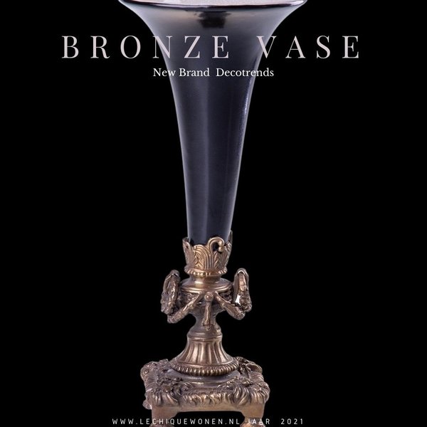 Decotrends  Porselein met bronzen vaas / kandelaar