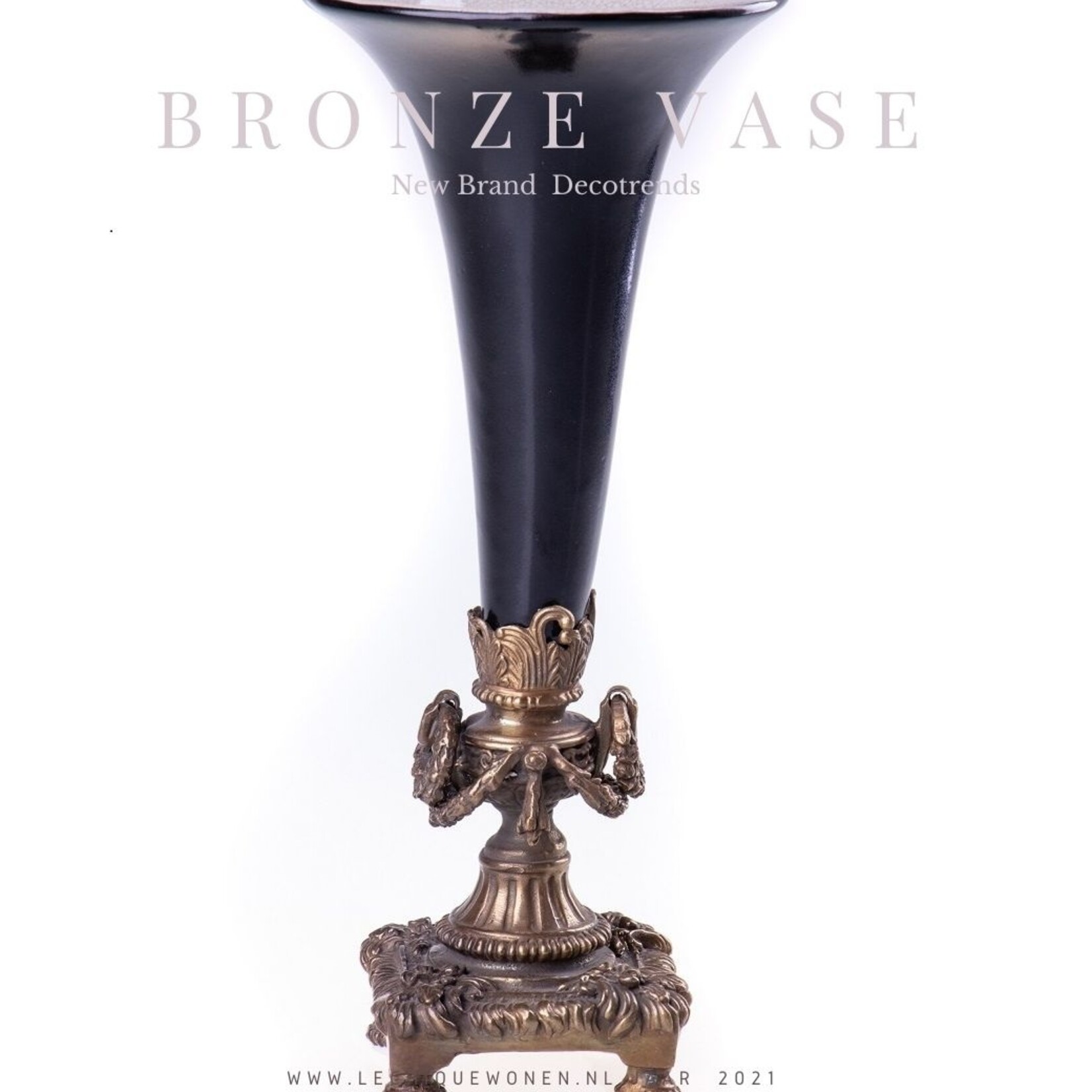 Decotrends  Porcelain with bronze vase / candlestick