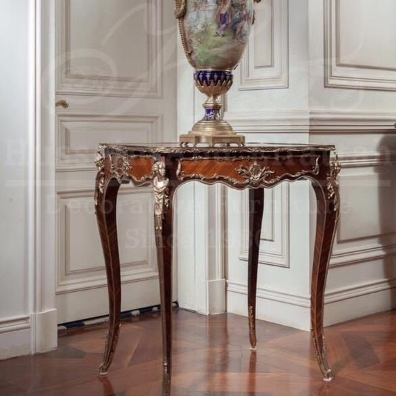 LC Louis XV  table