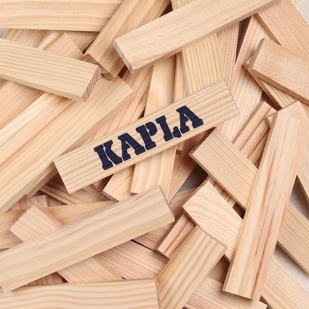 Kapla Kapla 280 stapelplankjes kist met voorbeeldboek rood (beginnende bouwers 6+) Kapla Kapla 280 stapelplankjes kist met voorbeeldboek rood (beginnende bouwers 6+)