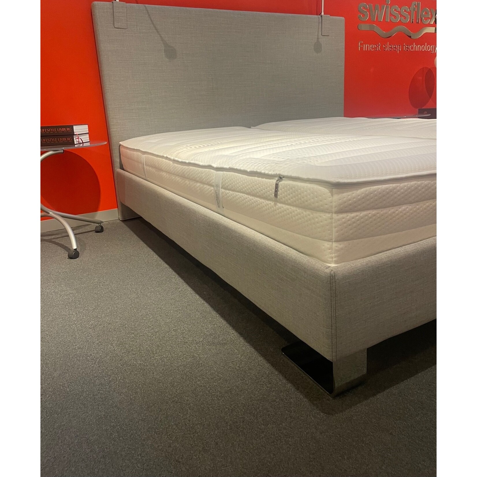 Swissflex Swissflex Bedkader Silhouette met uni 15 bodems 180cm x 200cm (zonder matrassen)