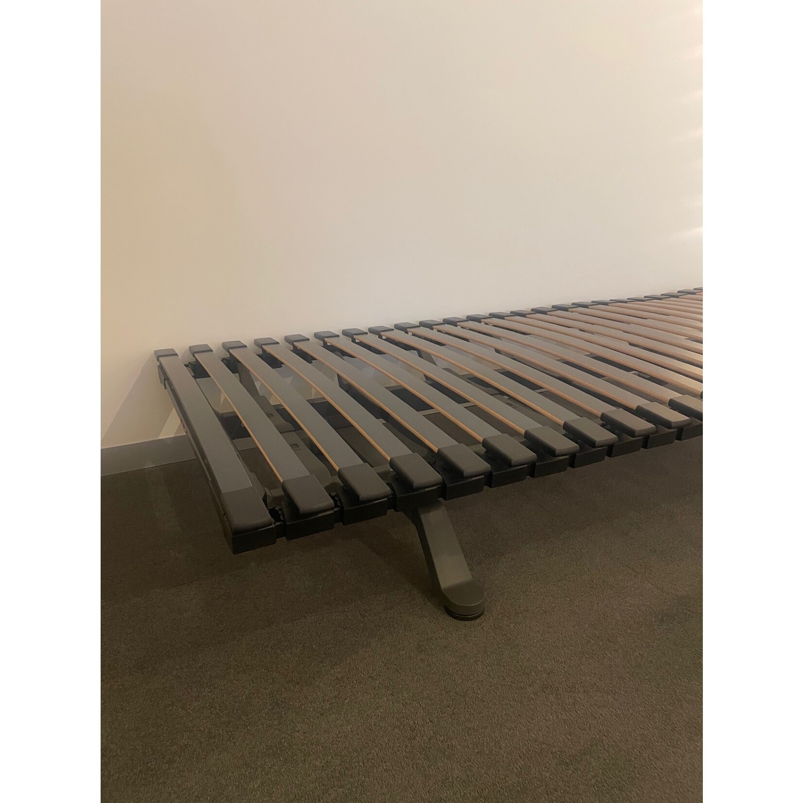 Swissflex Swissflex Uni22 op poten met geltex 22 soft matras en hoofdbord90cm x 200cm