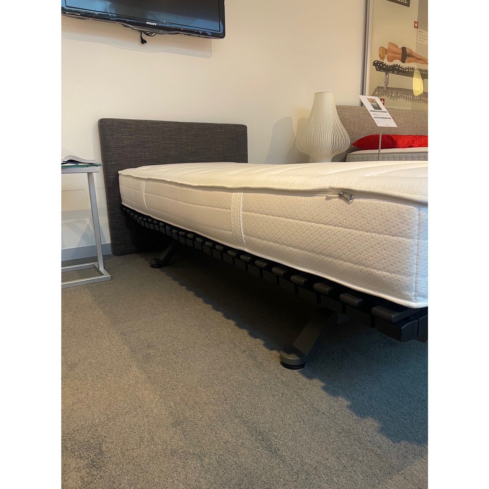 Swissflex Swissflex Uni22 op poten met geltex 22 soft matras en hoofdbord90cm x 200cm