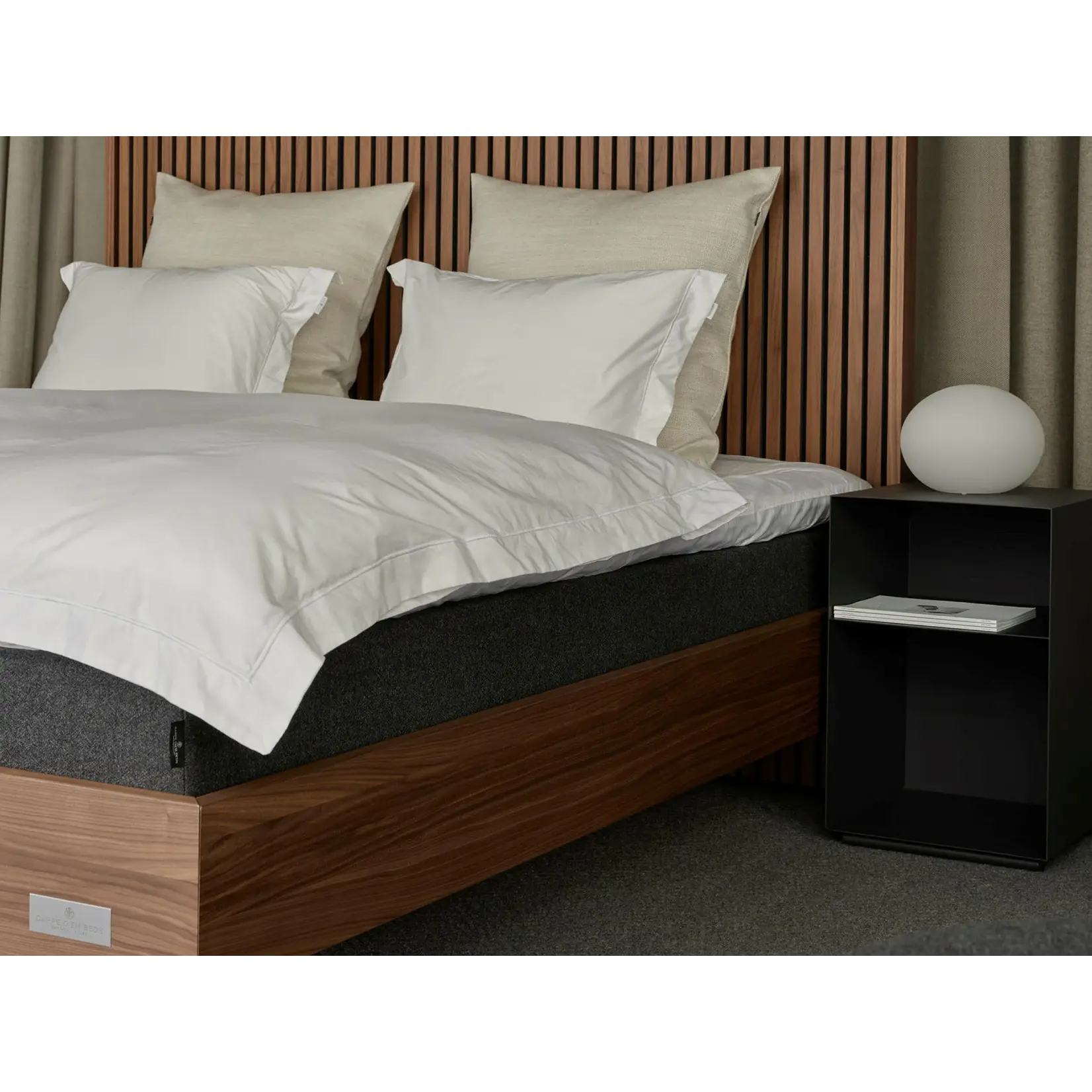 Carpe Diem Carpe Diem bedkader Hällsö Walnut met matras Stora Harpö