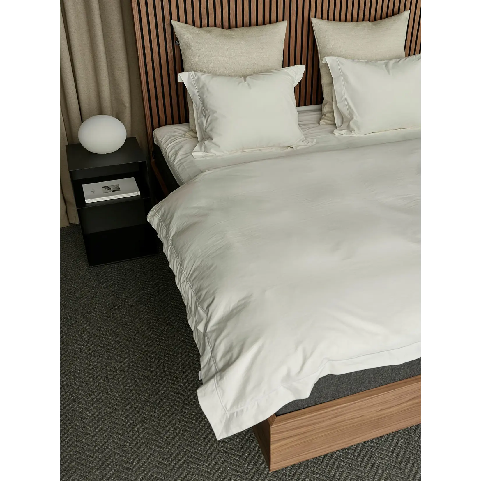 Carpe Diem Carpe Diem bedkader Hällsö Walnut met matras Stora Harpö