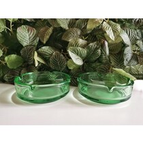 Set van 2 groene glazen stevige asbakken met hoge rand