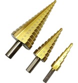 Merkloos Stappenboor of trappenboor - 3 universele stappen- of trappenboren (diameter 4-32 mm) met rechte of verticale groeven en inclusief tasje