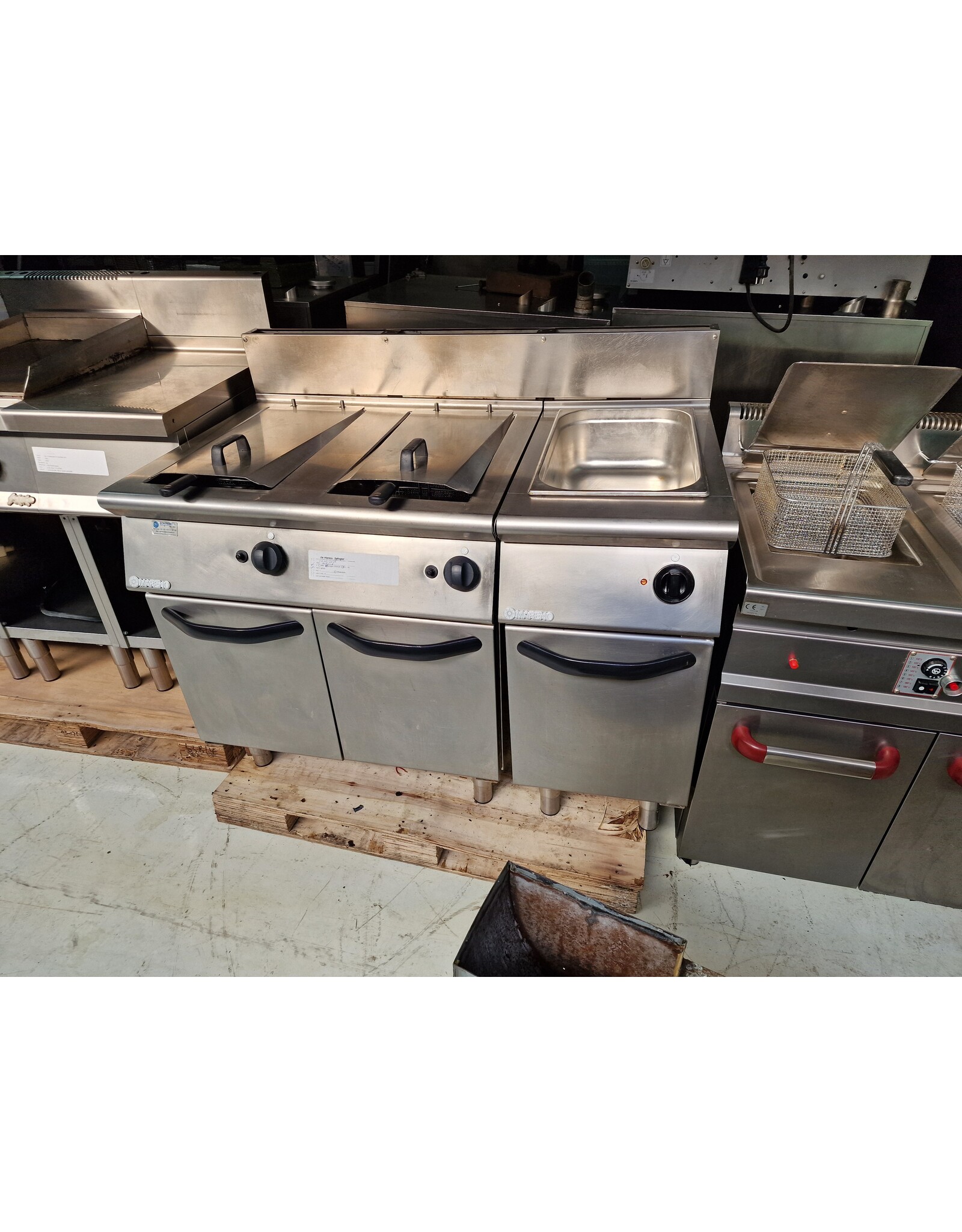 Mareno Mareno 2 pans gasfriteuse en Au bain marie 2x 15L