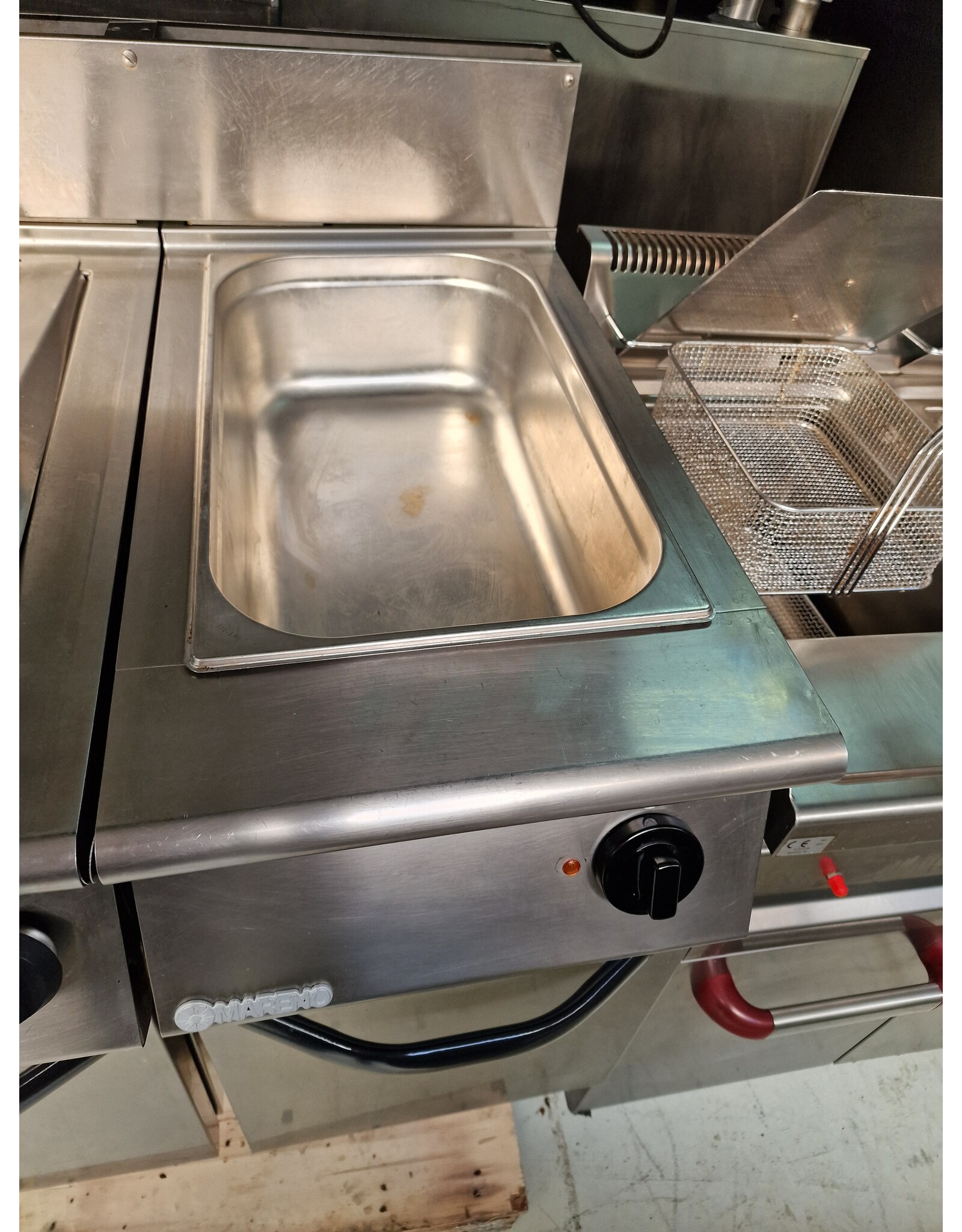 Mareno Mareno 2 pans gasfriteuse en Au bain marie 2x 15L