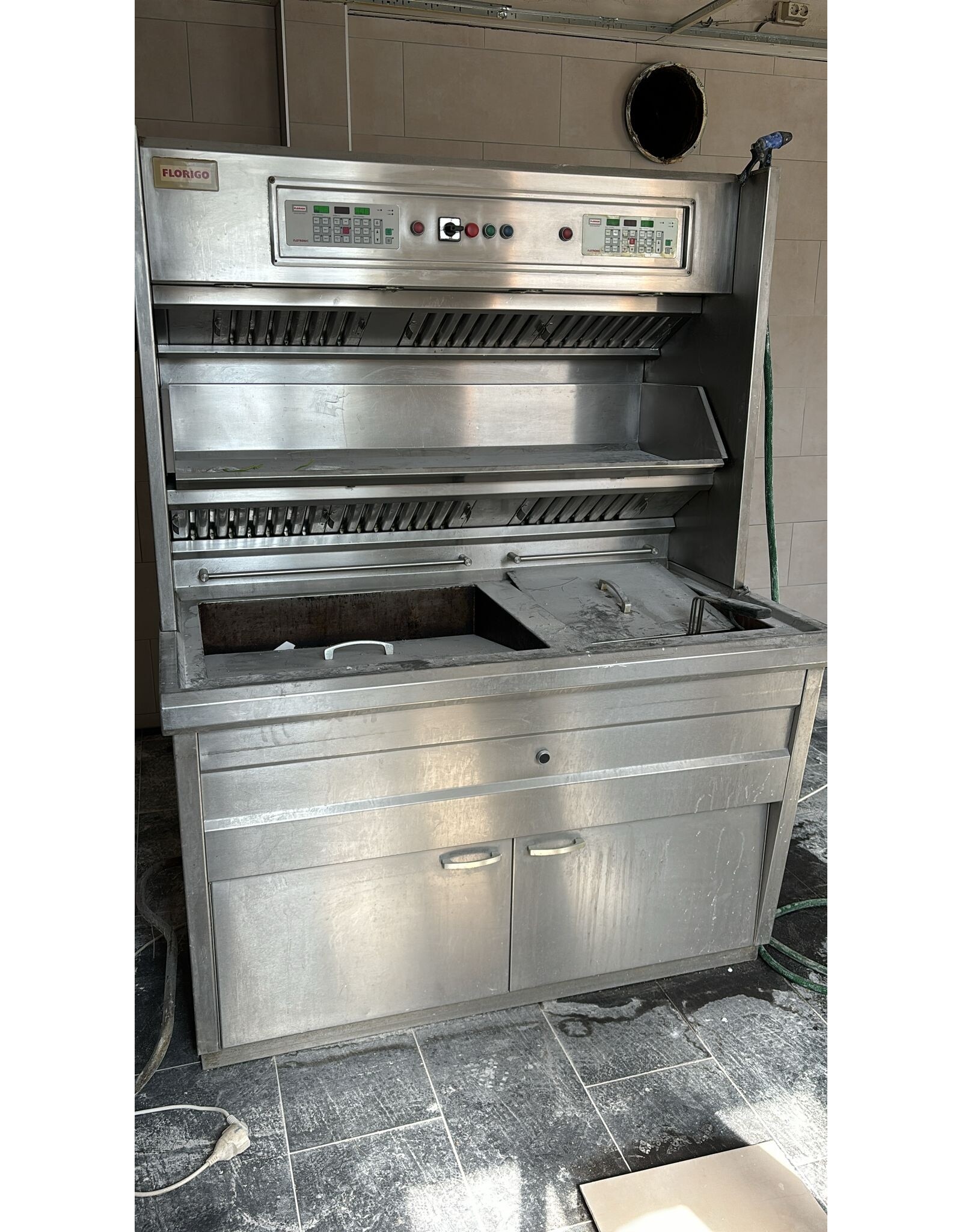 Nog te reviseren - Florigo bakwand friteuse 1x3M 1x2M Hoog rendement