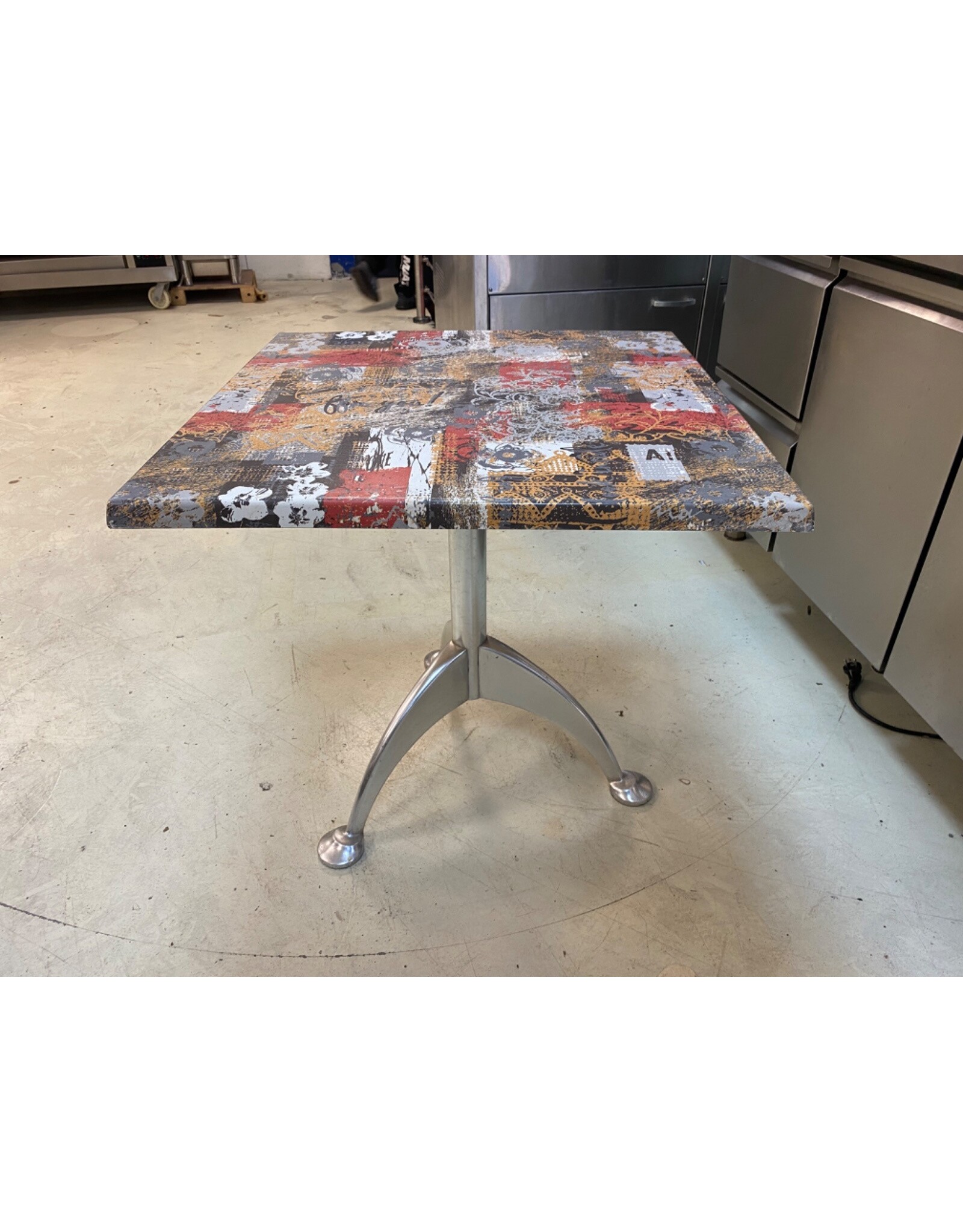 Tafel met talrijke kleuren 5stuks