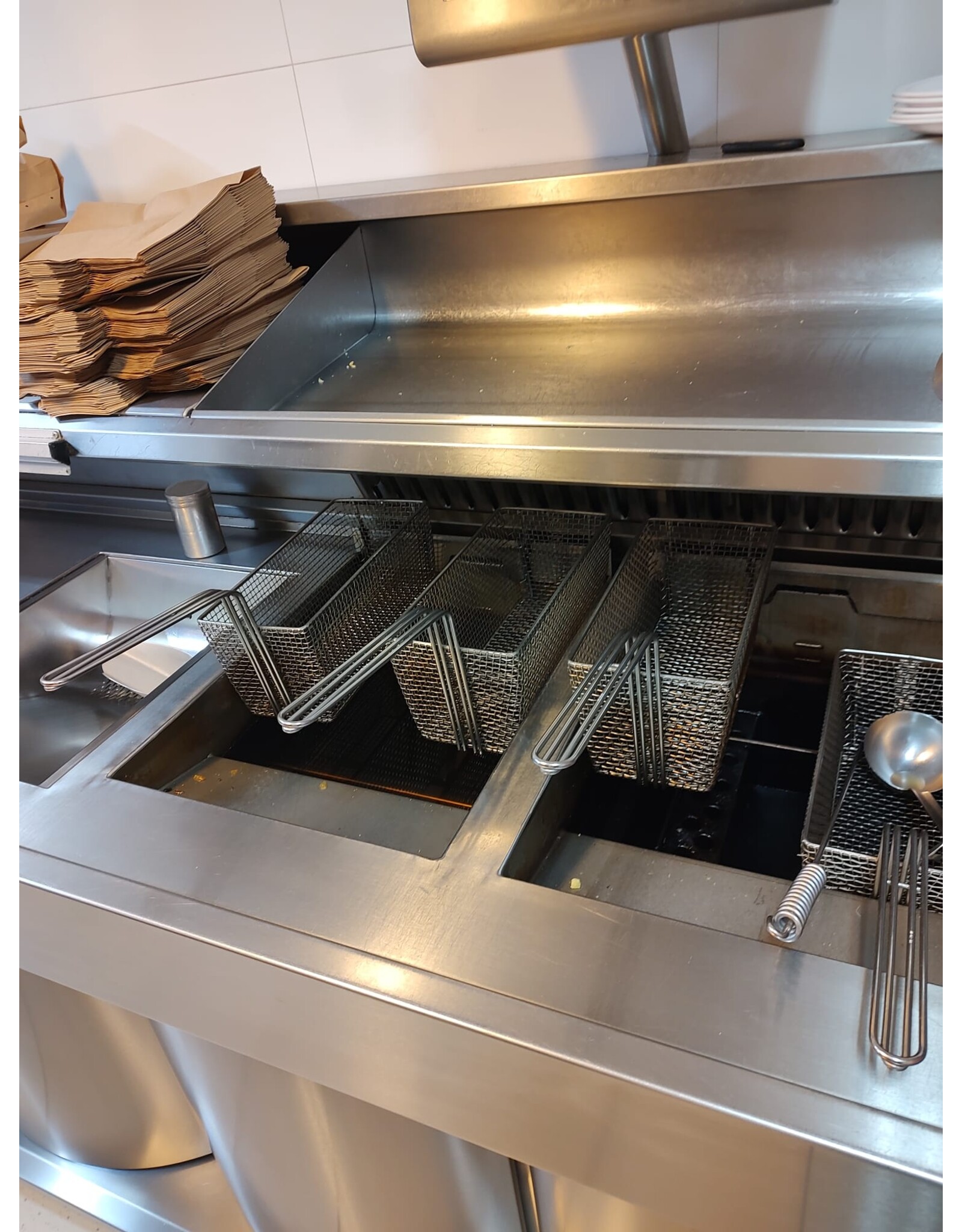 Kiremko Nog te reviseren - Kiremko bakwand friteuse 3 P 7 manden bakplaat uitschepbak