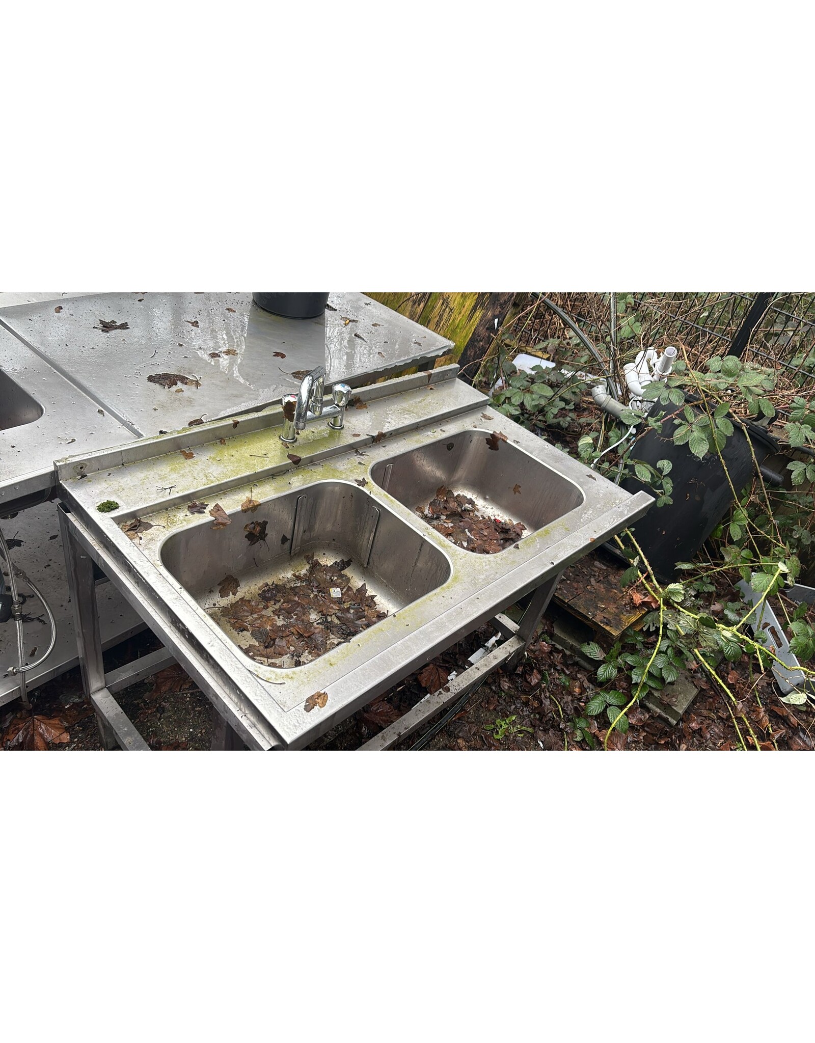 Aanvoertafel links dubbele spoelbak 123x75x90 bxdxh zware kwaliteit