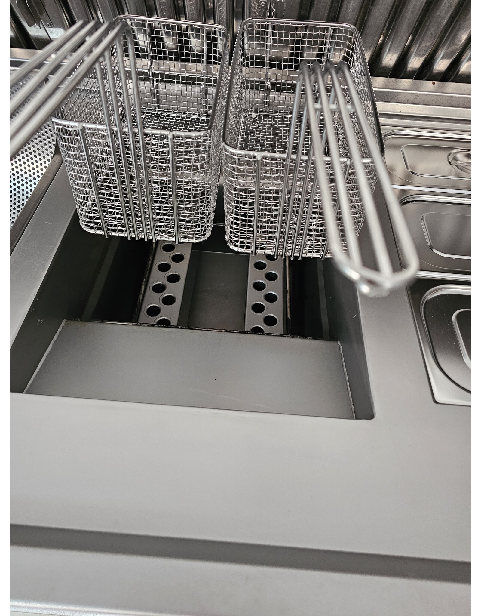 Gereviseerde Kiremko 3 pan HR bakwand friteuse bakplaat vetpomp/filter