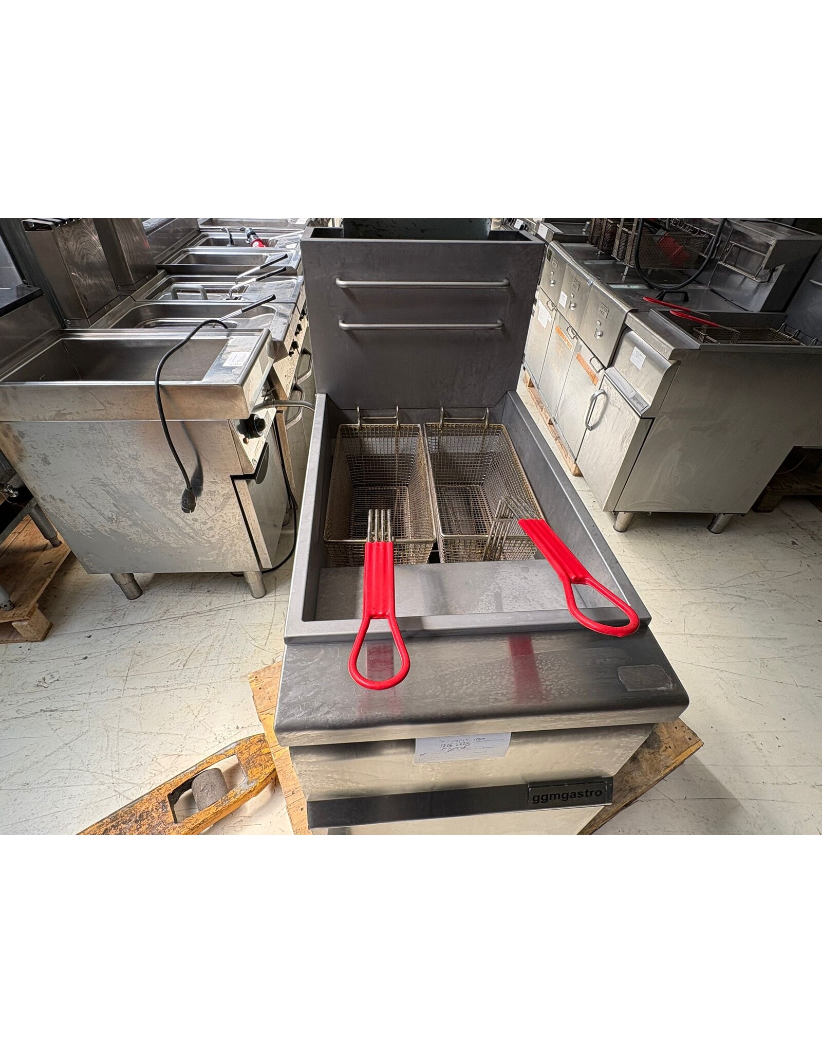 GGM Gastro 2x ggmgastro aardgas friteuse