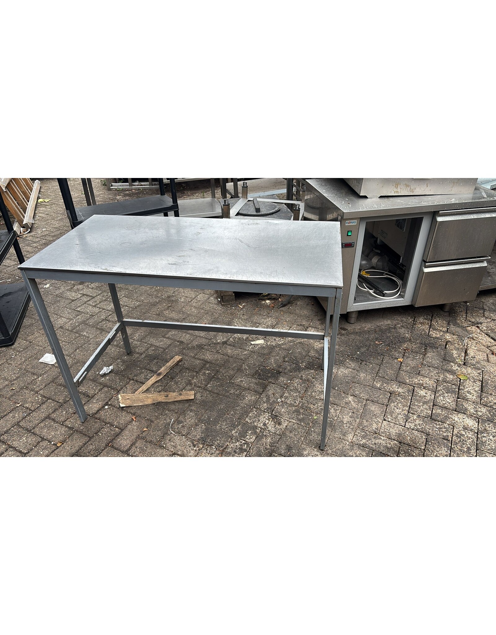 Werktafel met trespa blad 127x73x90 bxdxh cm