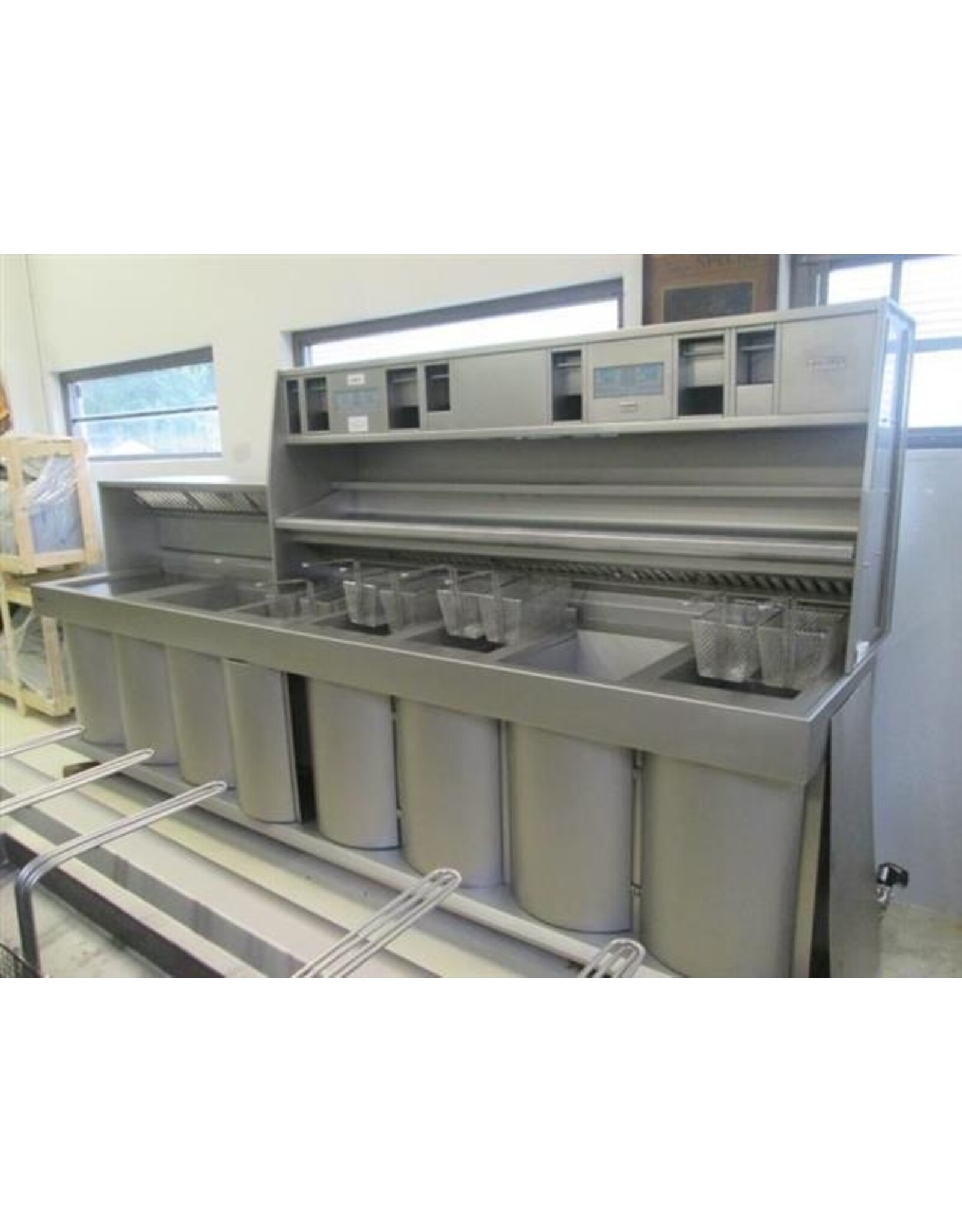 De Horeca Opkoper Altijd  40 gereviseerde bakwand (en) en Frituur installatie op voorraad -