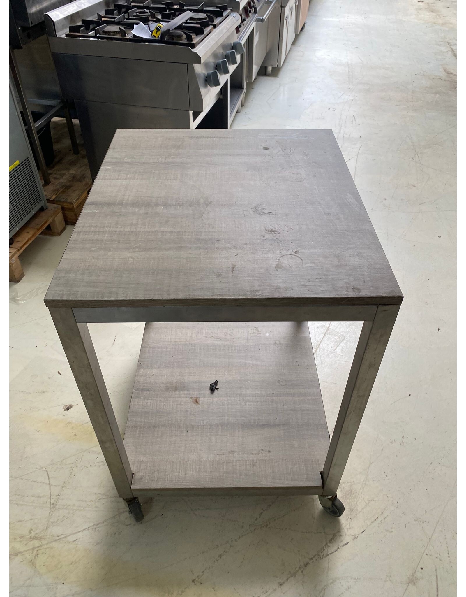 tafel op wielen 70x60x86 lxbxh