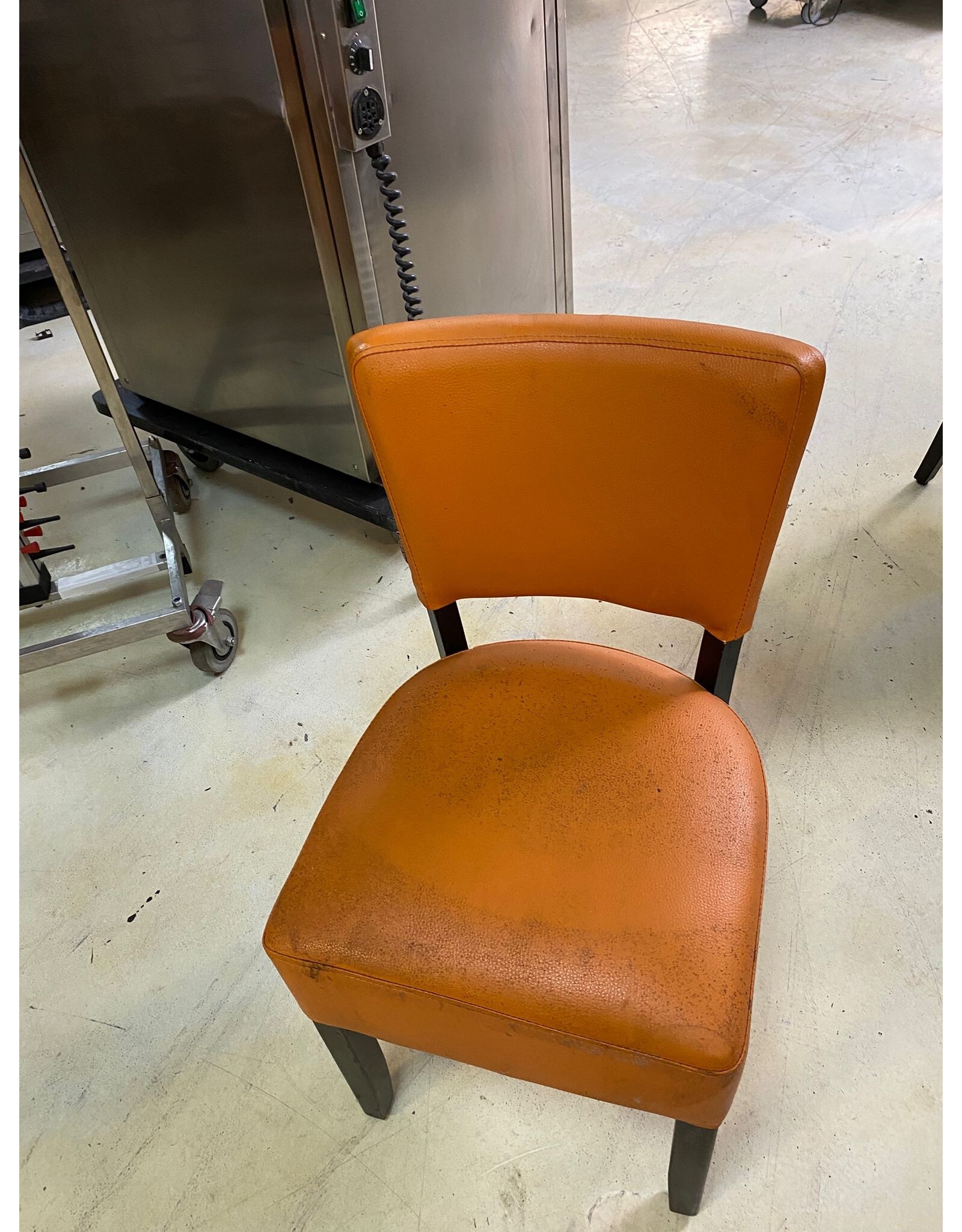 oranje horecastoel - 45x45x84 lxbxh (Gebruikt)