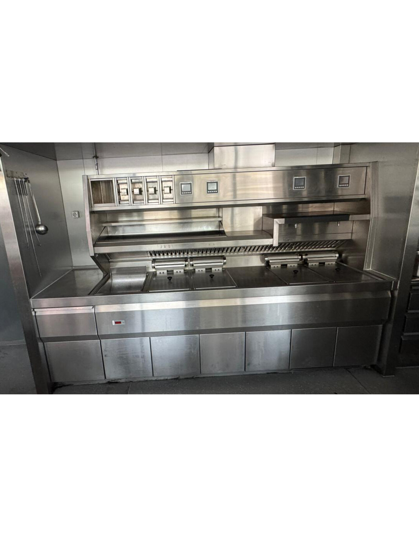 Nog niet gereviseerd - Kiremko Elektrische Bakwand friteuse 12 manden 400V