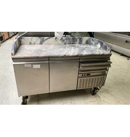 pizzawerkbank met marmeren werkblad