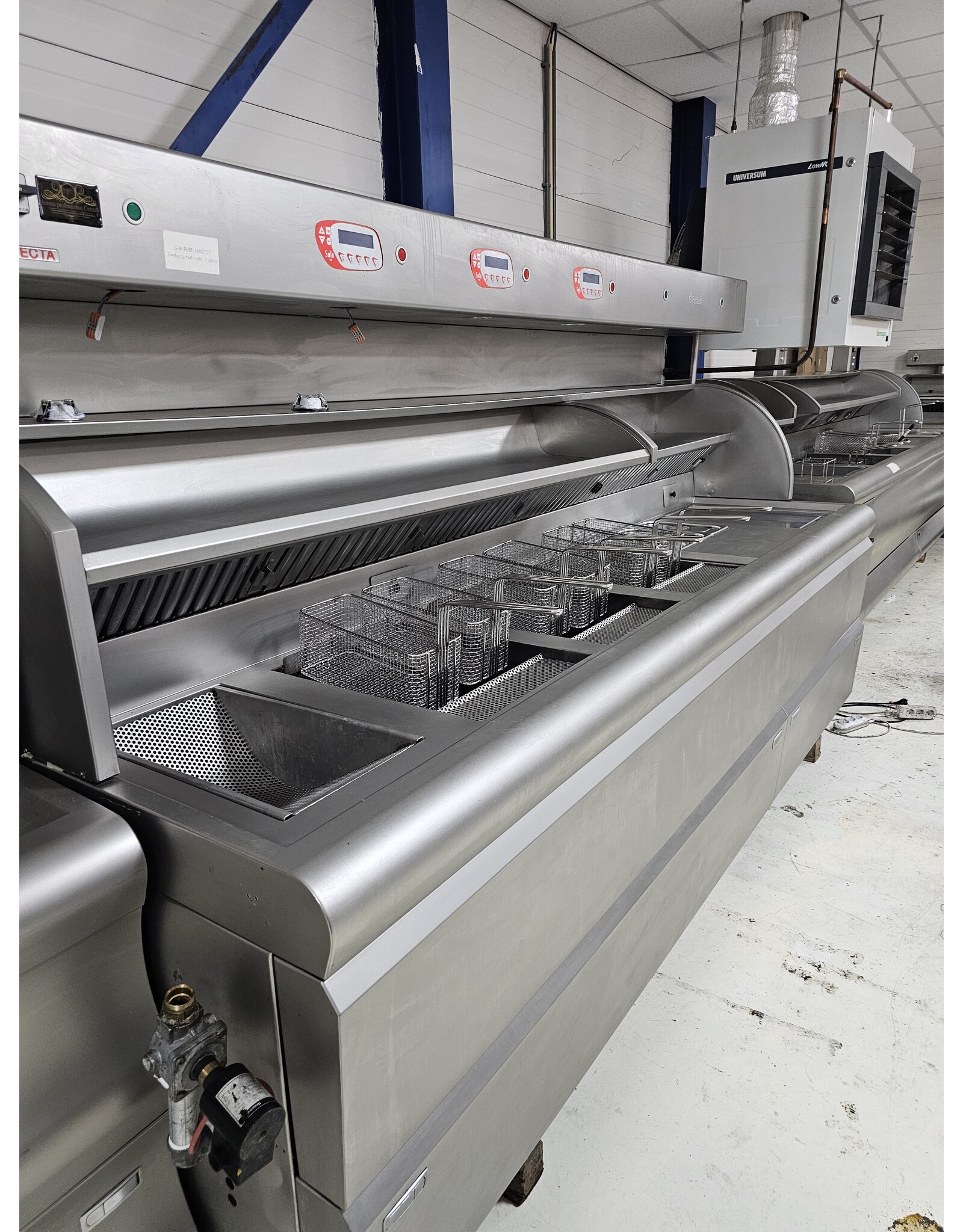 Gereviseerde Perfecta bakwand friteuse VR 3x 2 mand ABM+Bkpl+Vetpomp 129kW